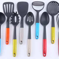 9 piece Nylon kitchen utensil set