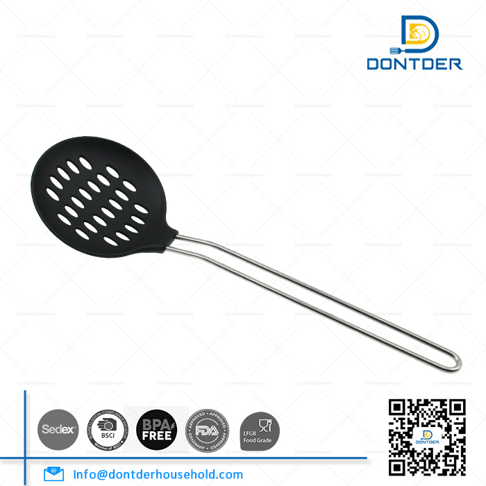 D00238 Nylon Skimmer with Wire Handle H28.3