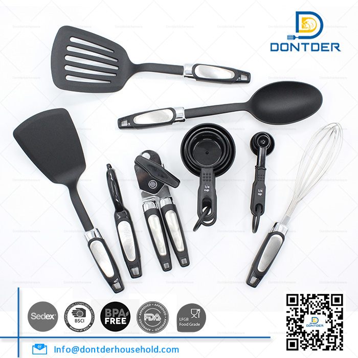 D00141  14 Piece Tool & Gadget Set