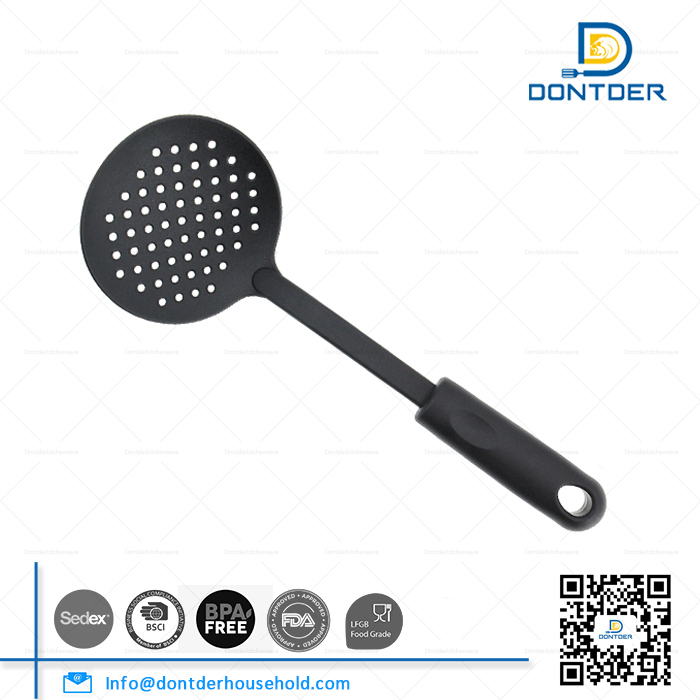 D00122 Nylon Skimmer with Plastic Handle