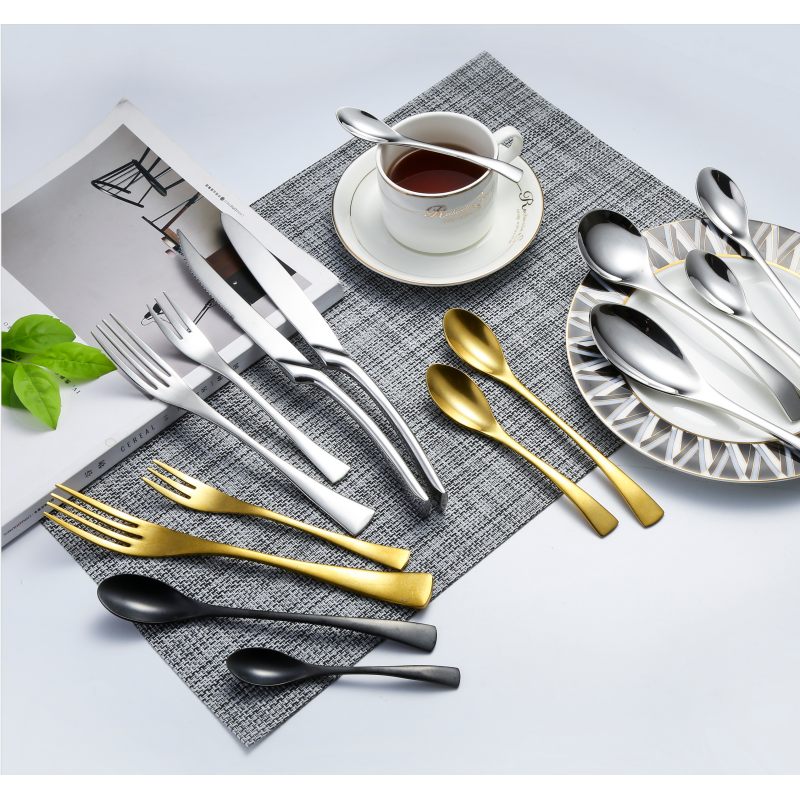 Factory price high Quality Wedding Silverware Gift Restaurant Silver Spoon Fork Luxury Flatware Stai图2