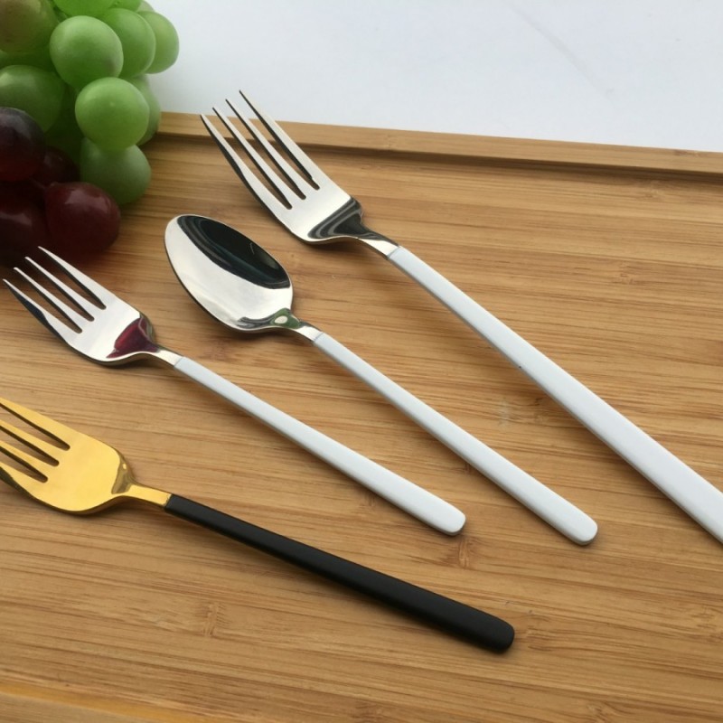 Luxurious Portuguese Style Black Silver Tableware Restaurant Long Spoon Forks and Knife Stainless St图2