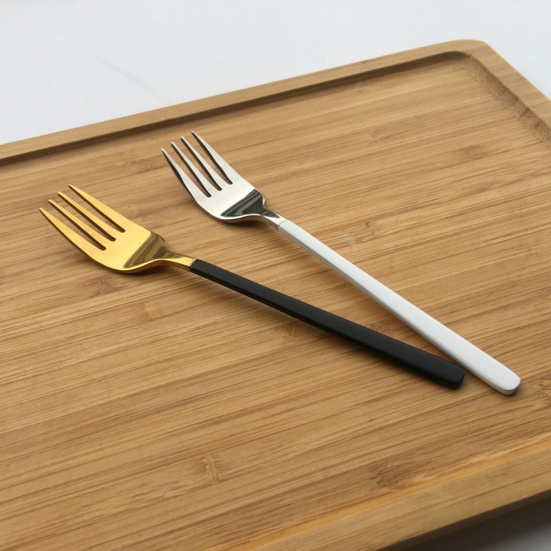 Luxurious Portuguese Style Black Silver Tableware Restaurant Long Spoon Forks and Knife Stainless St图3